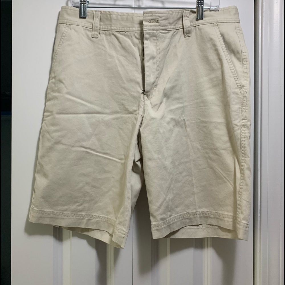 IZOD Saltwater Relaxed Fit Flat Front size 33